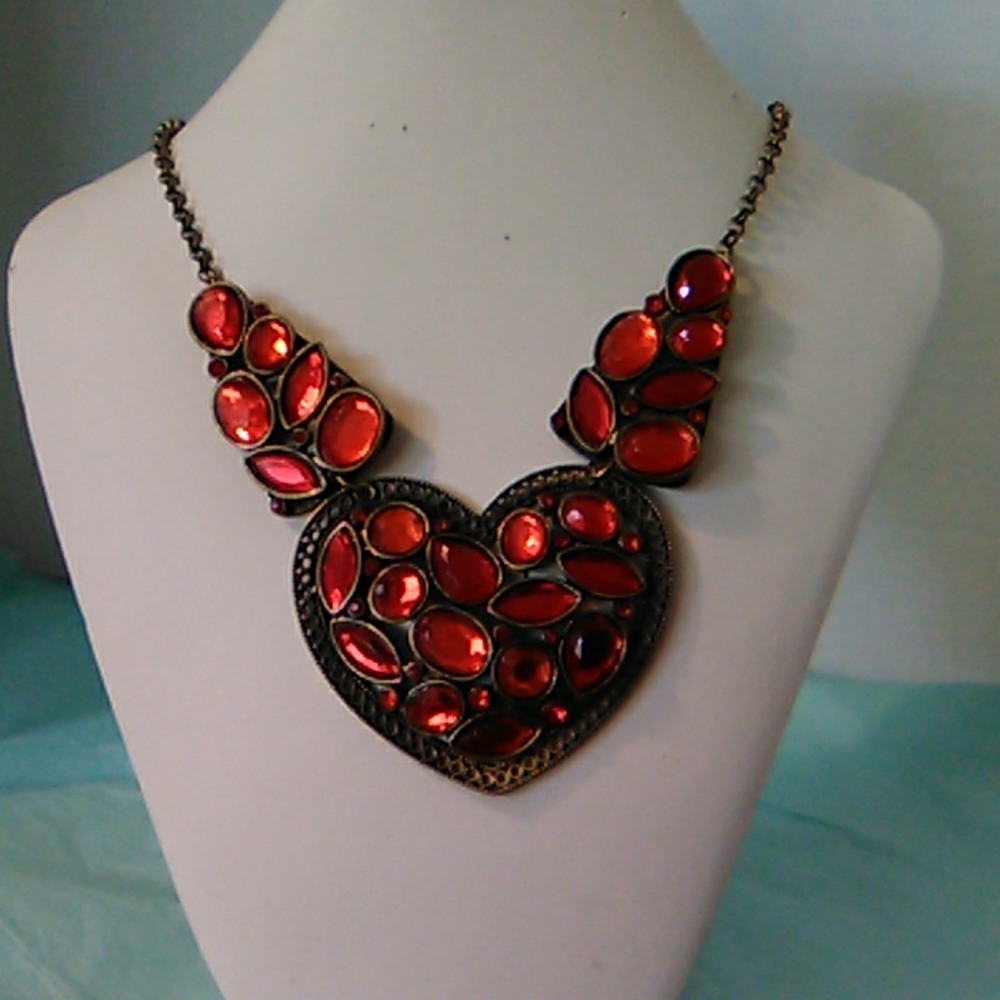 Nwt Red heart necklace - Picture 1 of 6